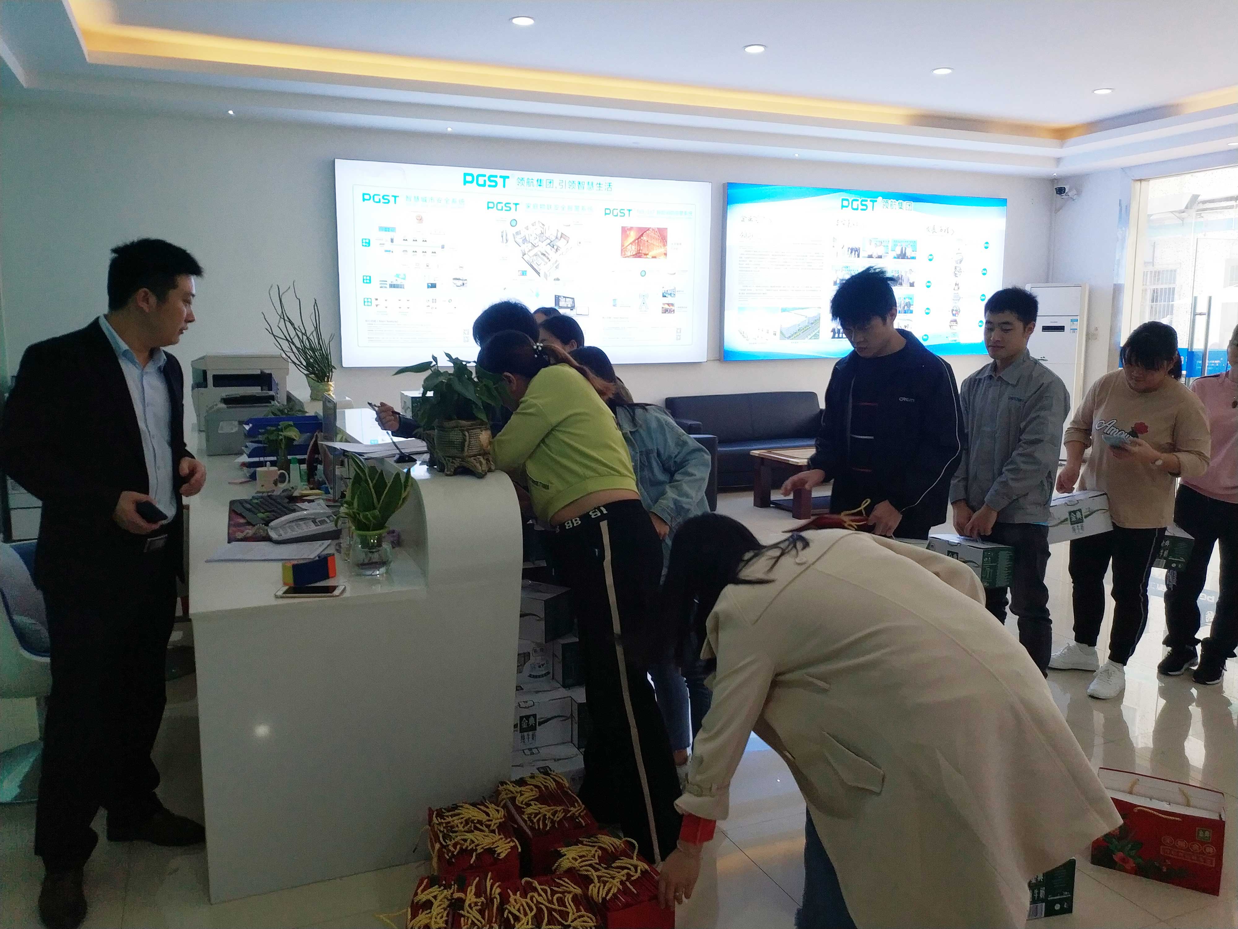 喜迎元旦，領(lǐng)航集團給全體員工送元旦福利啦!!!