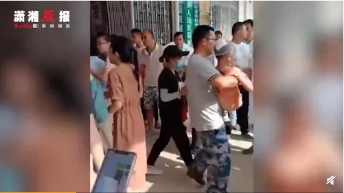 校園砍人事件再度發(fā)生！安裝 “ 校園一鍵報(bào)警器 ” 增強(qiáng)校園安全，做到人防、技防